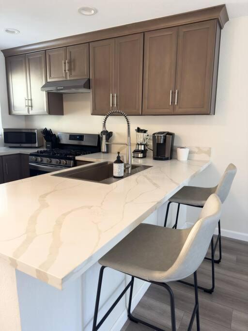 Modern Retreat 1 Mi. From Disney Anaheim Exterior photo
