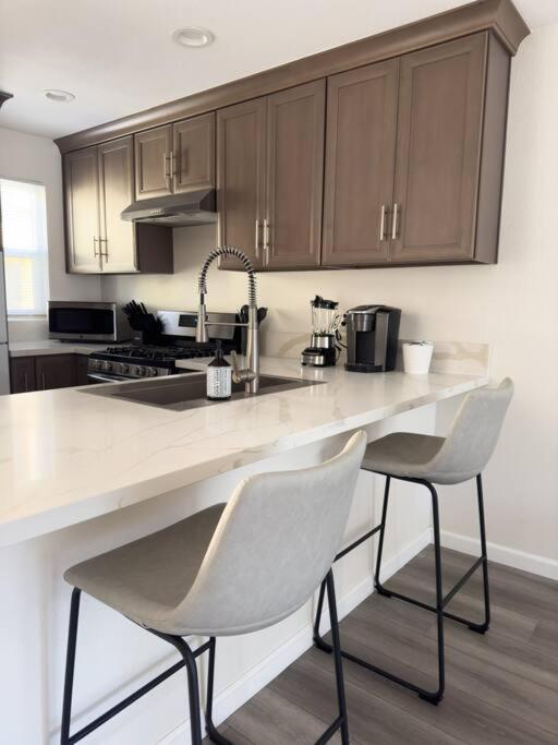 Modern Retreat 1 Mi. From Disney Anaheim Exterior photo
