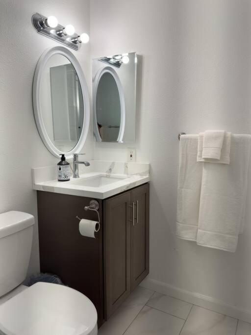 Modern Retreat 1 Mi. From Disney Anaheim Exterior photo