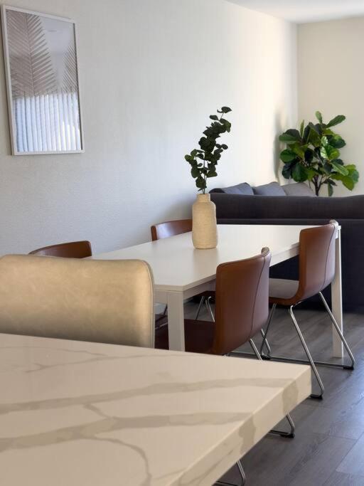Modern Retreat 1 Mi. From Disney Anaheim Exterior photo