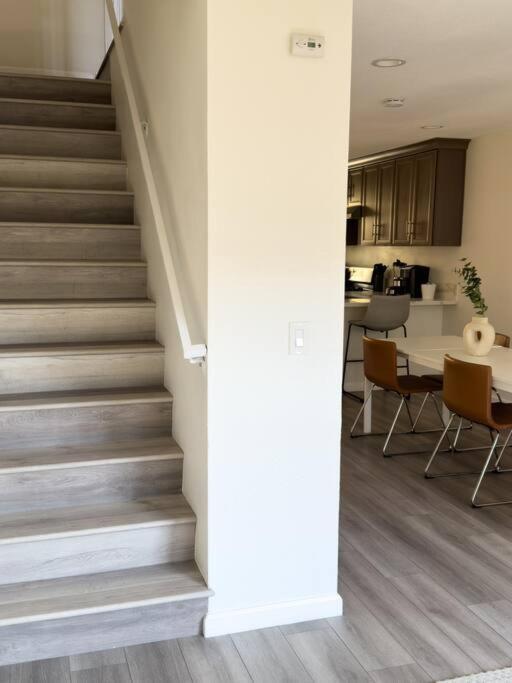 Modern Retreat 1 Mi. From Disney Anaheim Exterior photo